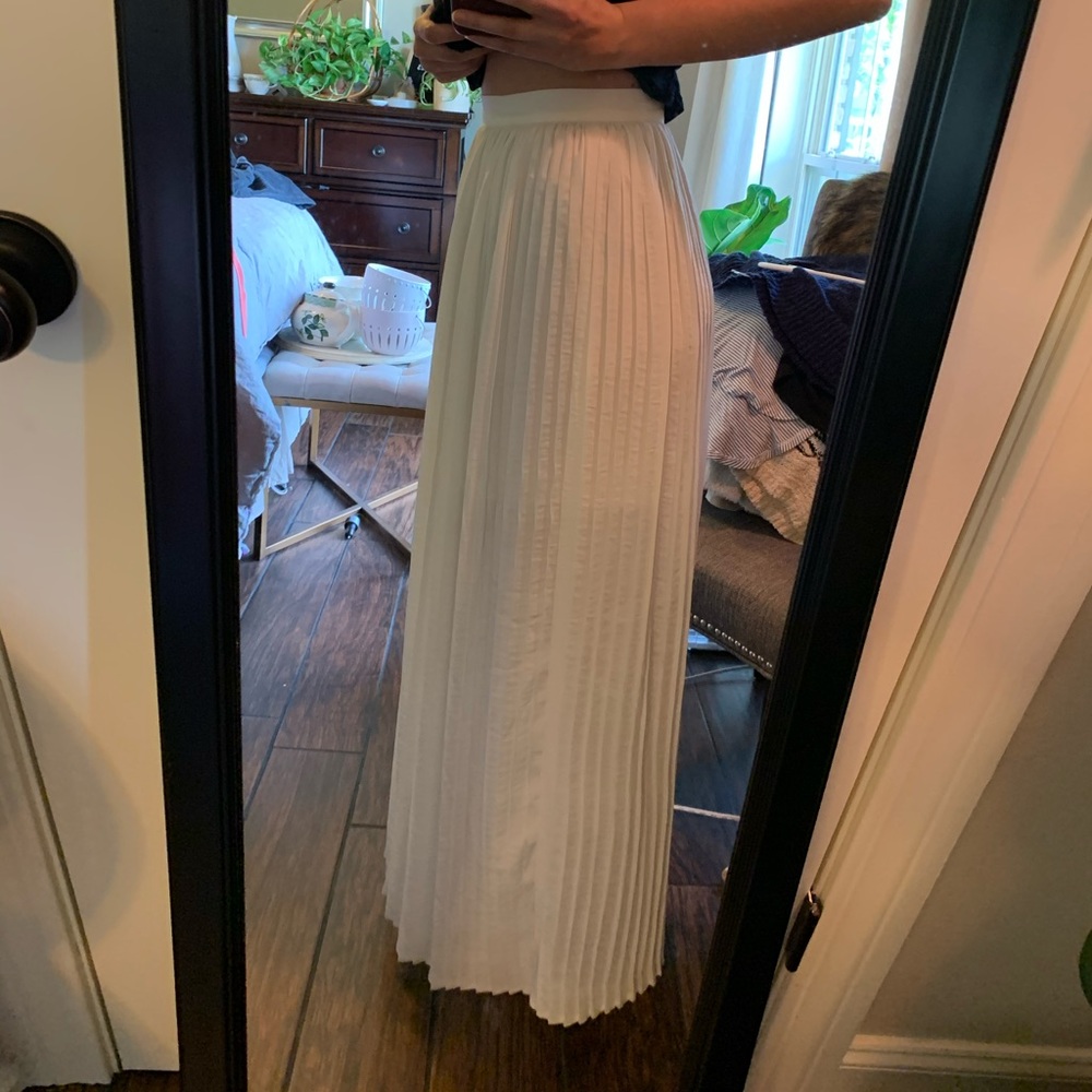 White pleated skirt